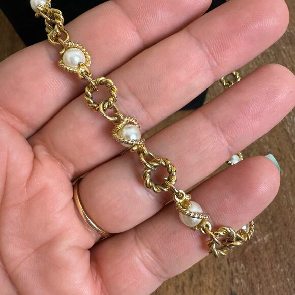 1928 classic timeless Gold Tone Chain Wrap Faux Pearl long necklace - Picture 4 of 5